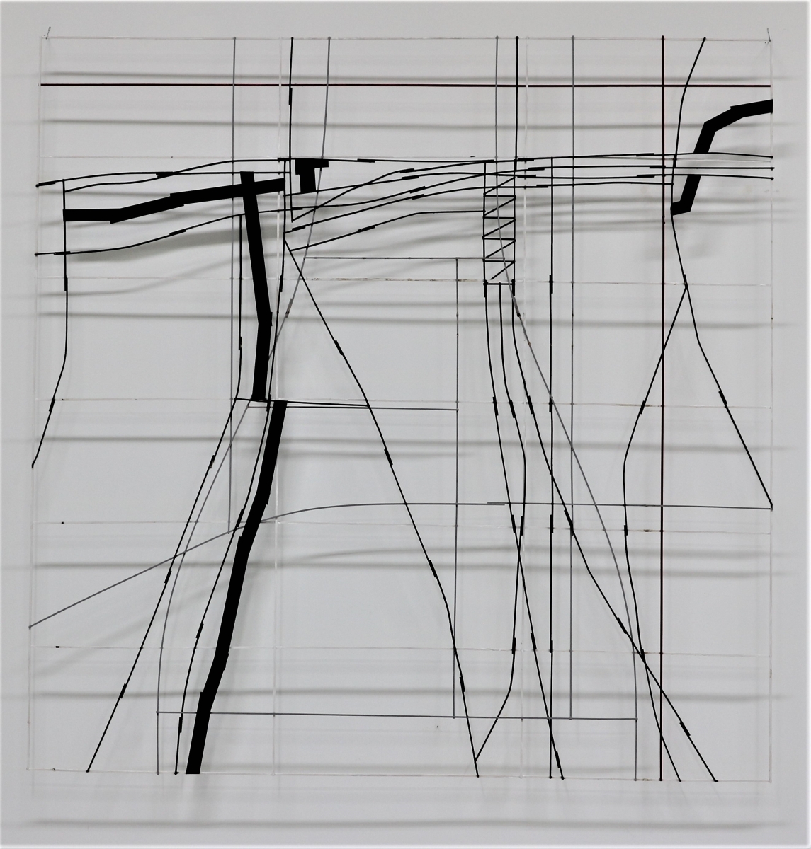 Apomira, 2019, Bois peint, 150x150cm
